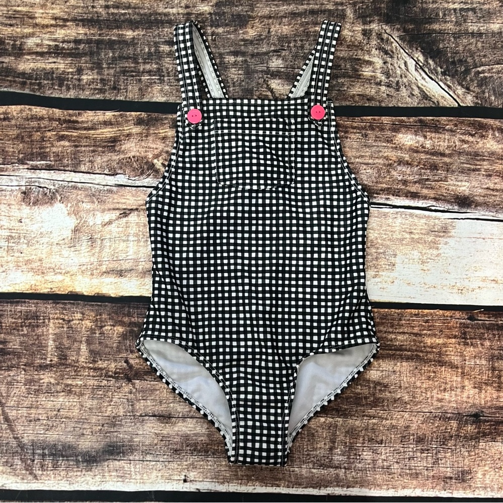 Girls bathing suit by Art Class is in excellent condition. Size 6 / 6x
